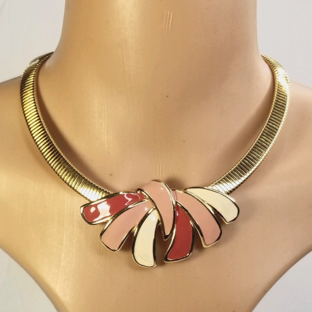 VINTAGE NAPIER PINK BEIGE ENAMEL CHOKER GOLD TONE